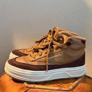 Reebok Tan and Brown leather High-Top Sneakers 8.5